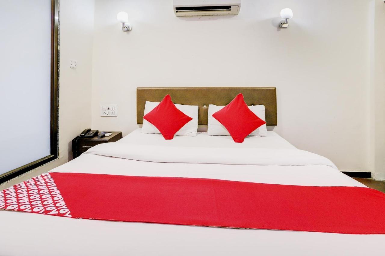 Oyo Hotel Dash Vadodara Exterior photo