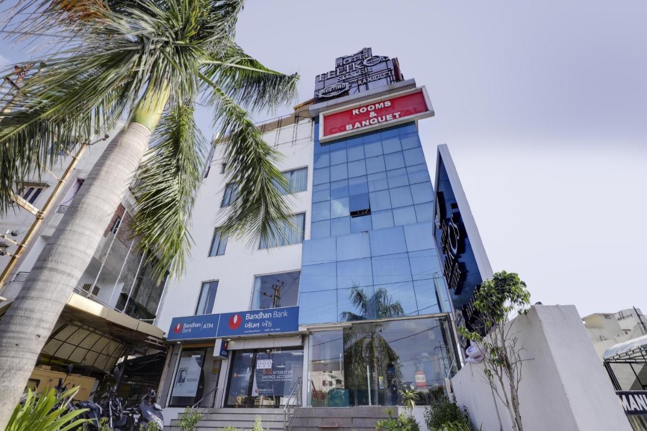Oyo Hotel Dash Vadodara Exterior photo